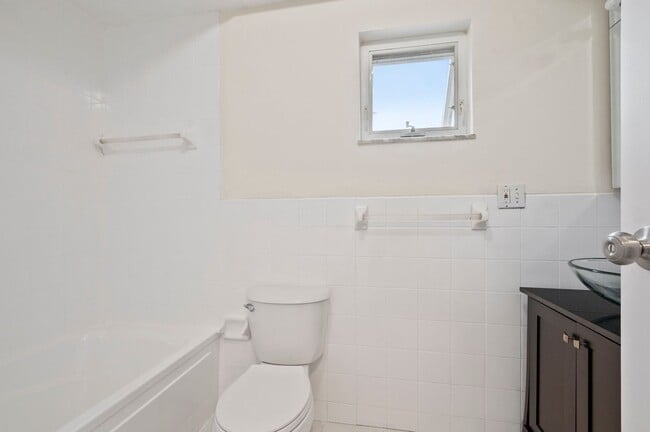 Foto del edificio - Newly Renovated 3 bedroom home in Turtle C...