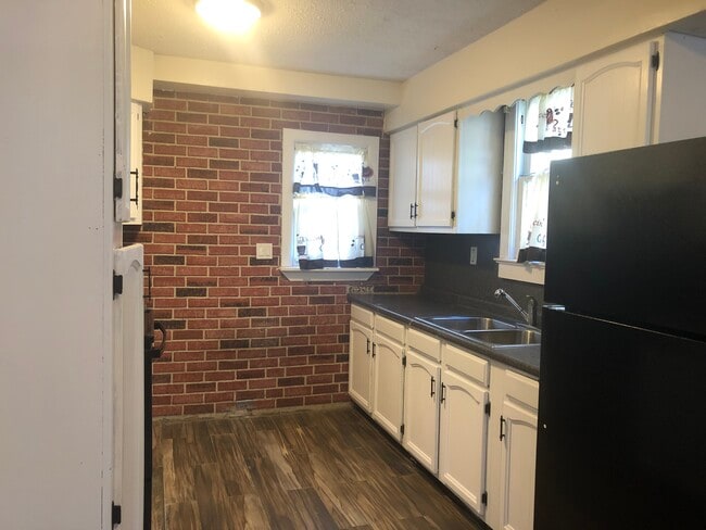 Kitchen - 64 Eighth St