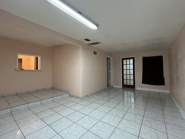 Building Photo - 2521 Kingsland Ave