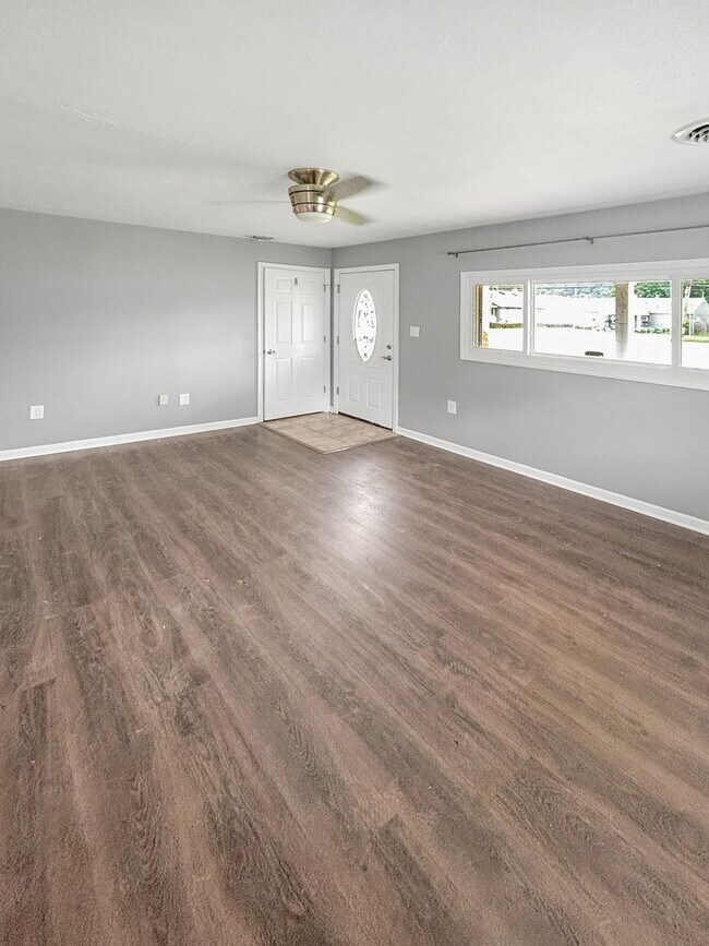 Foto del edificio - Welcome to this charming 2-bedroom, 1-bath...