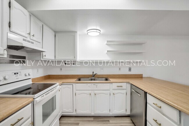 Foto del edificio - 1639 Woodland Dr