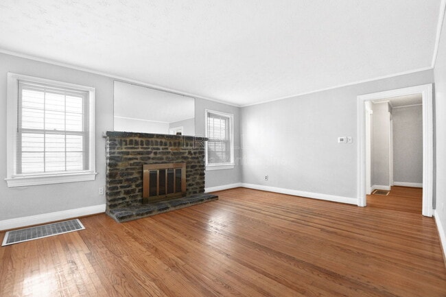 Building Photo - 221 S 41st St