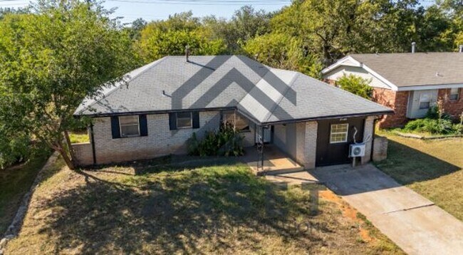 Foto del edificio - 4 bedroom 1 bathroom home in Midwest City!