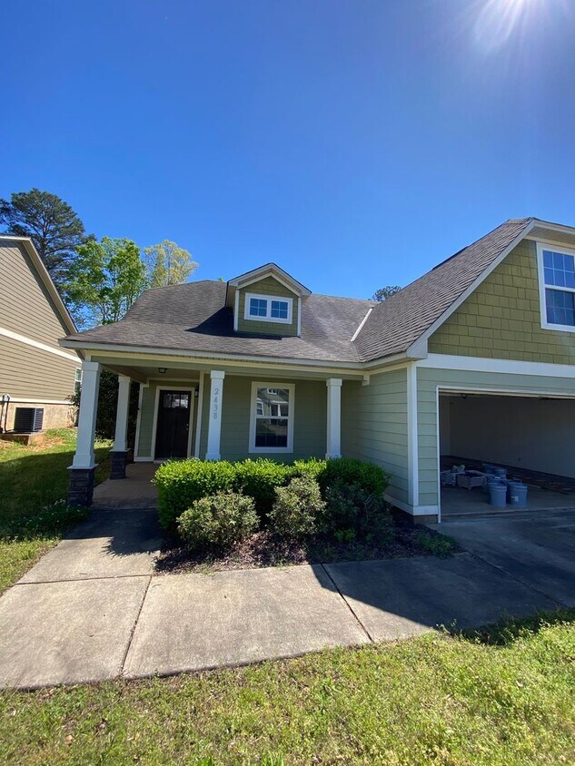 Primary Photo - Beautiful Home in a Great Neighborhood!