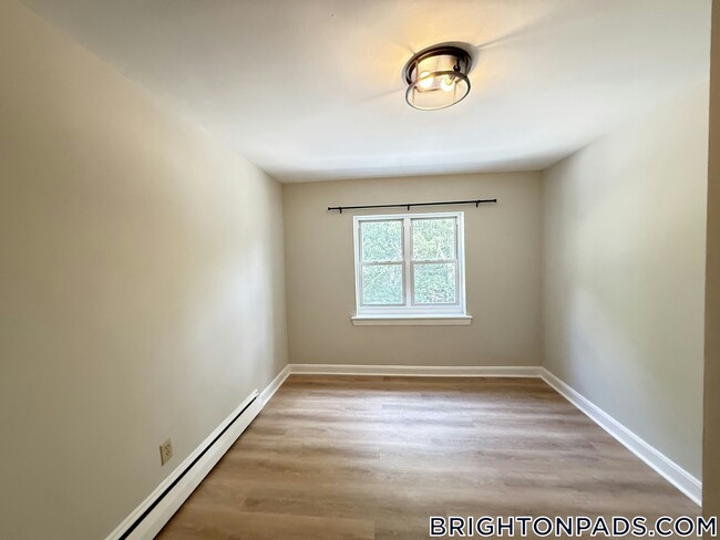 Building Photo - 63 Selkirk Rd