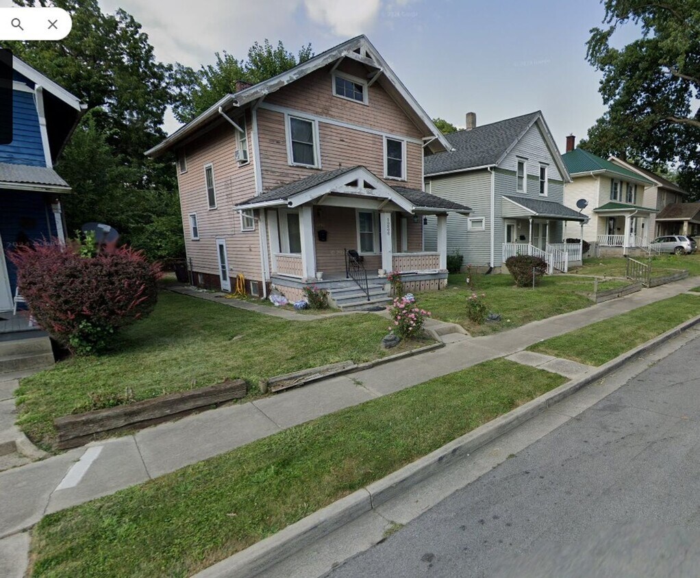 Primary Photo - 3 BR 1 Bath - House off Broadway near Fost...