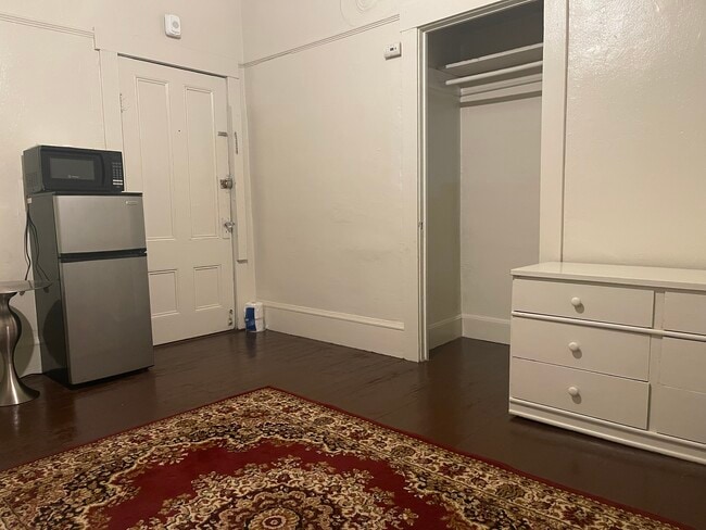 Building Photo - 1086 41st St