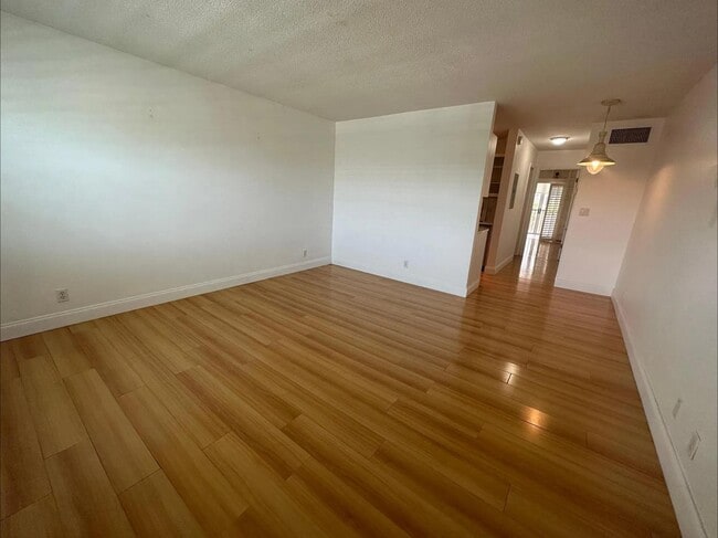 Building Photo - 3915 S Flagler Dr