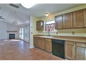 Building Photo - ADORABLE 3-2-2 in the Colonial Estates Subdivision.