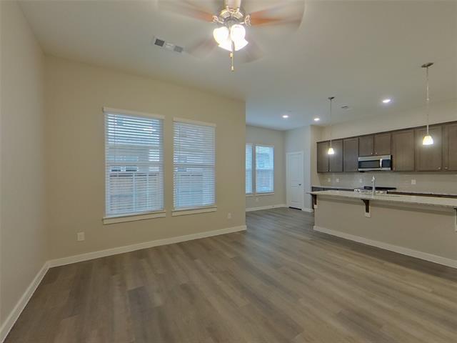 Foto del edificio - 3027 Whitetail Ln