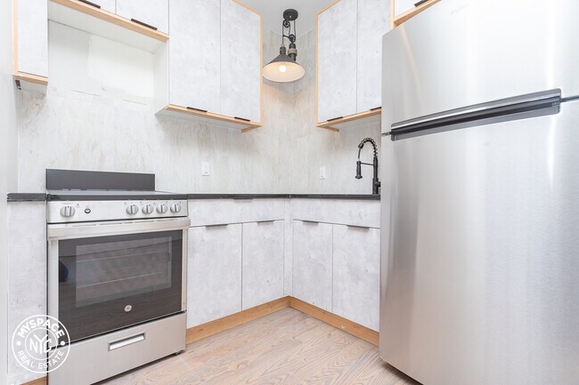 Foto del edificio - 1001 Rogers Ave