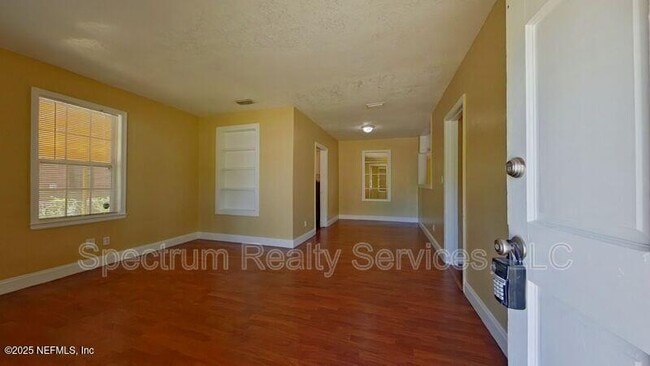 Foto del edificio - 1162 Lake Forest Blvd