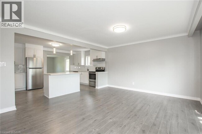 Building Photo - 2 Wolfdale Pl