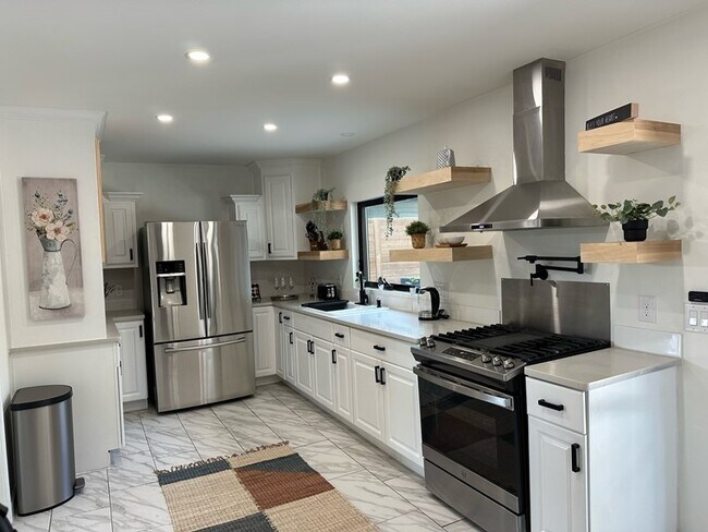 Building Photo - Fully Furnished 1 Bed/1 Bath Home for Rent!