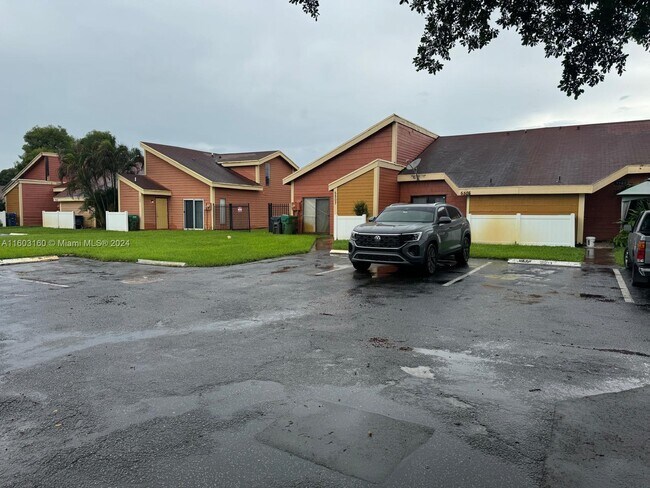 Foto del edificio - 5505 NW 24th St