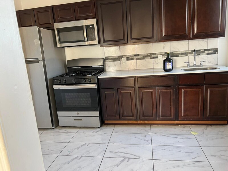 Foto principal - 216 Bloomfield Ave