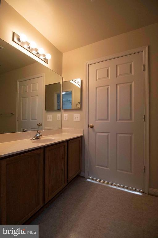 18707 Sparkling Water Dr Unit 11/104, Germantown, MD 20874 Room for