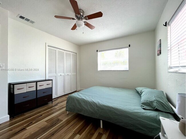 Foto del edificio - 1611 NW 7th Ave