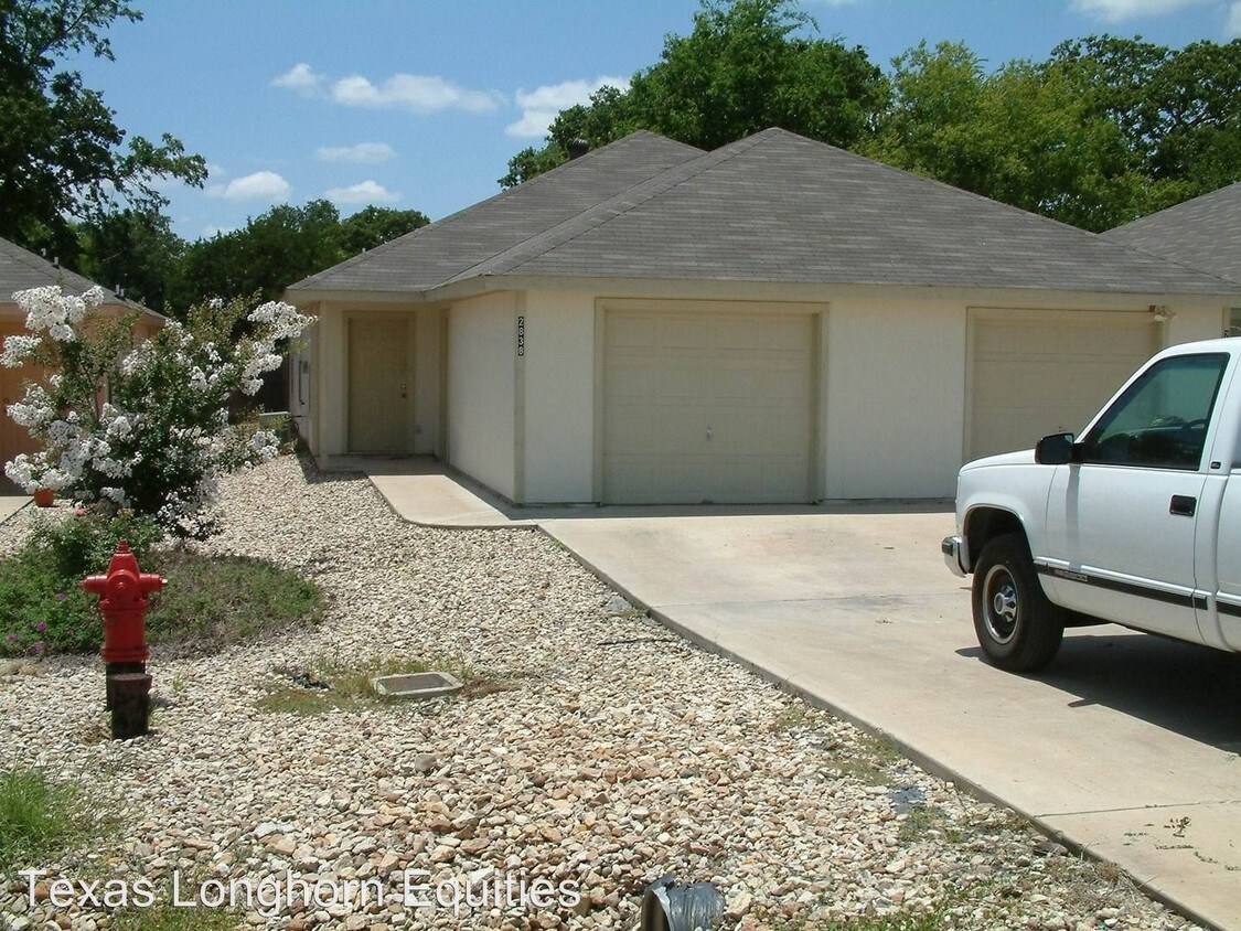 2828 James Rd, Granbury, TX 76049 Condo for Rent in Granbury, TX