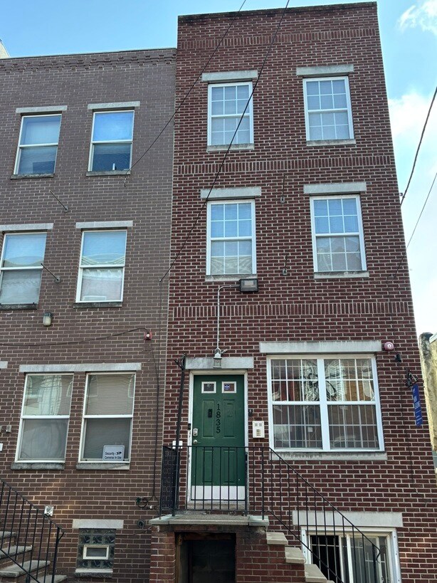 Building Photo - 1835 N Willington St