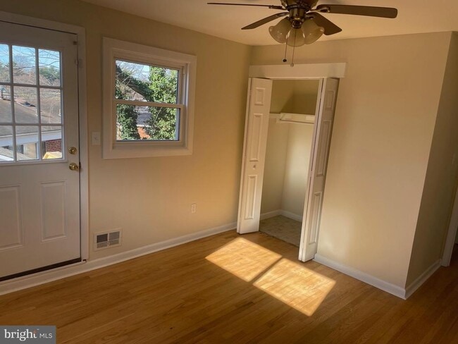 Building Photo - 1405 42nd St SE