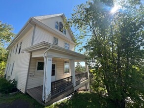 Building Photo - 910 N 22nd Ave W