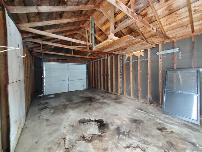 Building Photo - 515 N Broadway