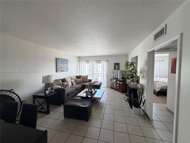 Foto del edificio - 400 Kings Point Dr