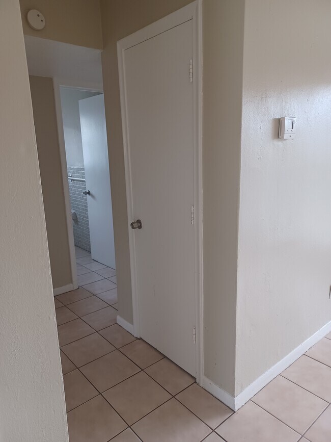 Foto del edificio - 5900 NW 16th Pl