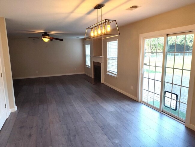 Building Photo - Beautiful Home in Berewick - HUGE custom stone patio