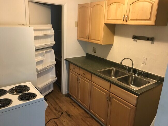 Building Photo - 3129 W 4th Ave