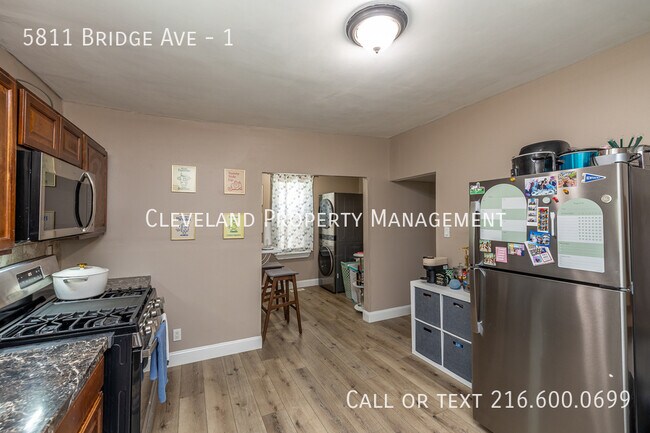 Foto del edificio - 5811 Bridge Ave