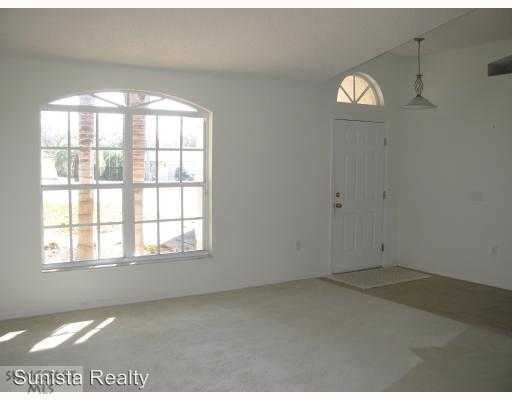 Building Photo - 14261 Spring Hill Dr
