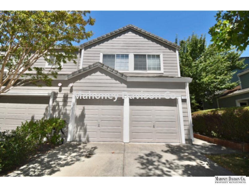 Primary Photo - 1728 Zinfandel Dr