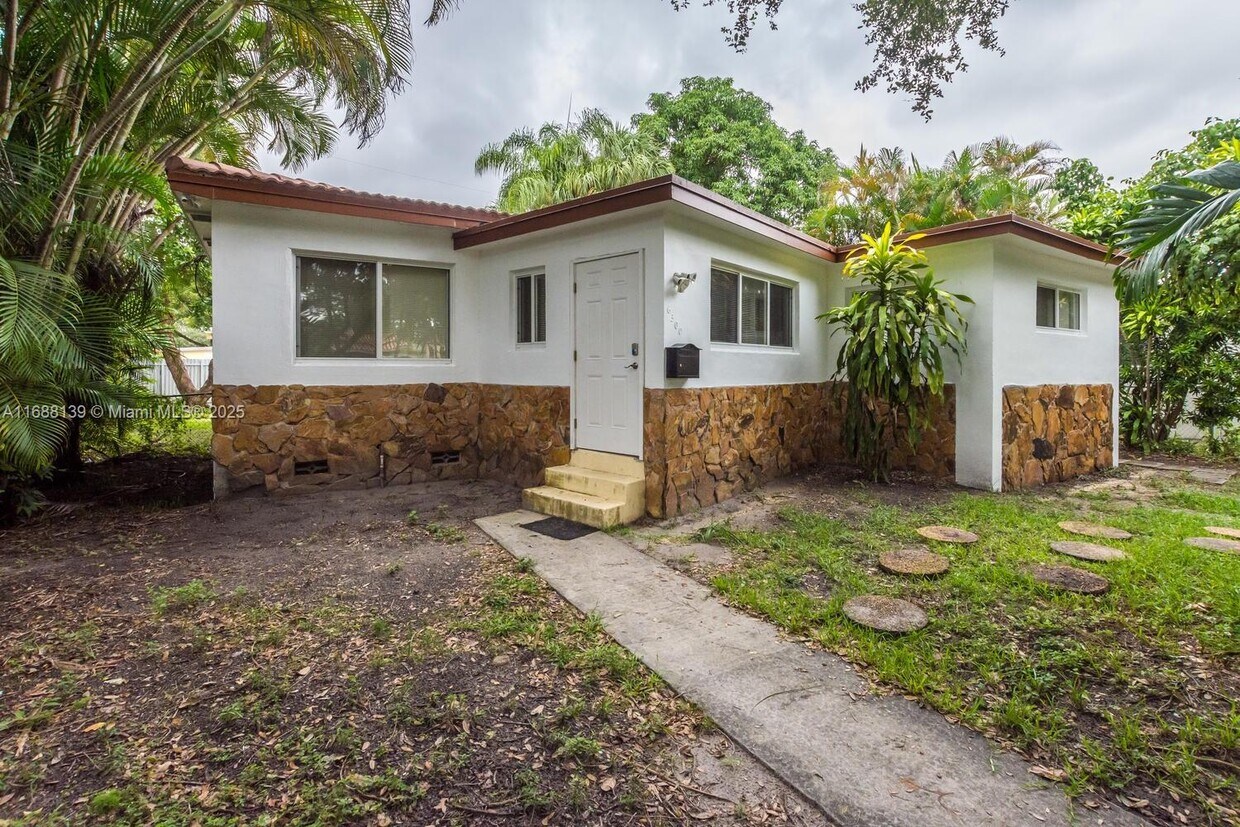 Foto principal - 6300 NW 41st St