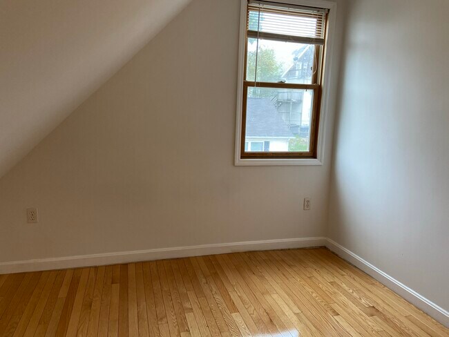 Building Photo - 68 Bellevue St