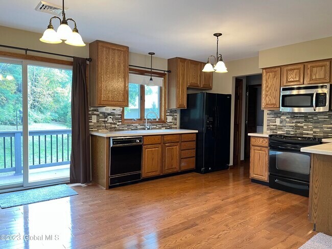 Foto del edificio - 111 Condon Rd