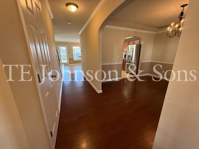 Foto del edificio - Spacious 4 Bedroom Home with Fenced Yard & Two Car Garage in Clemmons