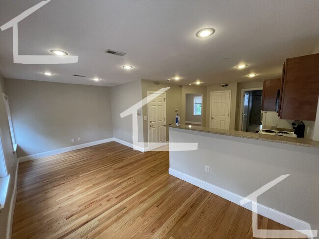 Building Photo - Renovated 1-Bedroom with Parking | Roxbury...