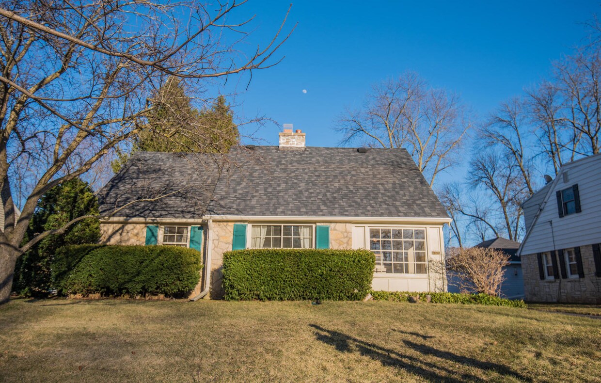 8308 N Santa Monica Blvd, Fox Point, WI 53217 House Rental in Fox