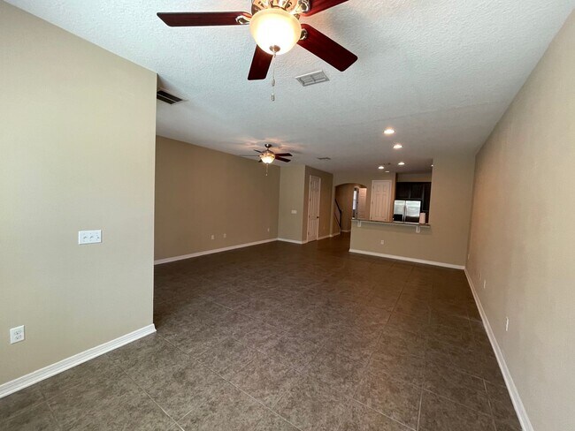 Building Photo - Gorgeous Oviedo Townhome Available NOW!!
