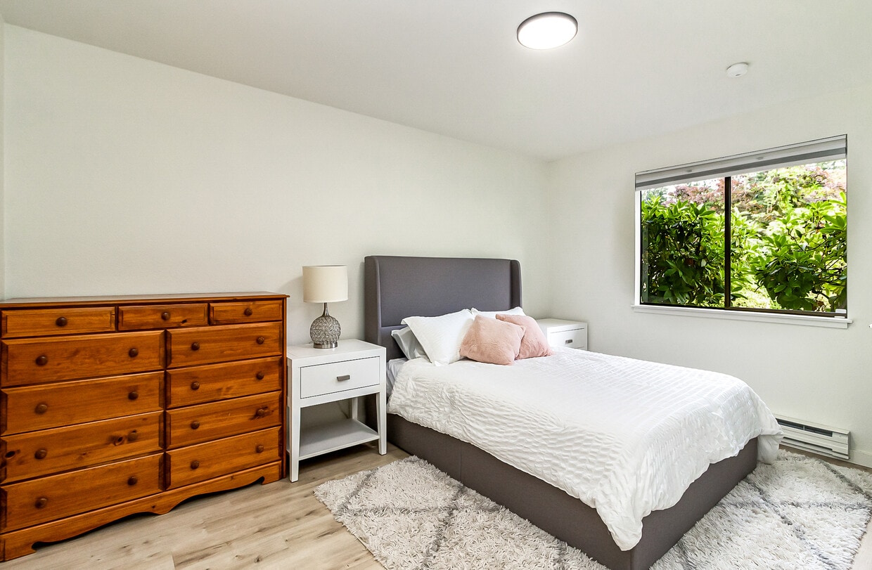 Foto principal - 8405 55th Ave NE