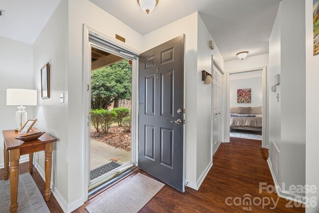 Foto del edificio - 5003 Sharon Rd