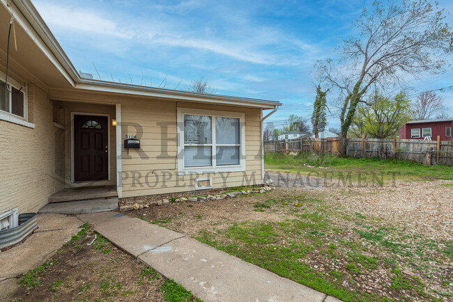 Building Photo - 5106 E Pawnee St