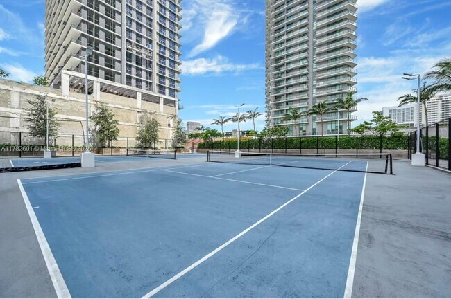 Foto del edificio - 480 NE 31st St