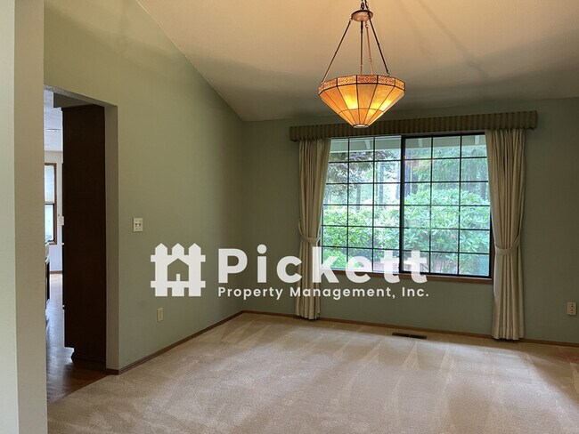 Building Photo - 3 Bedroom House in McCormick Woods