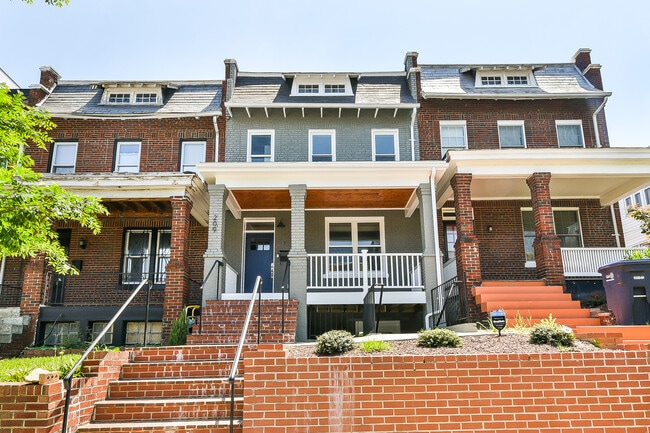 Front of House - 209 Randolph Pl NE
