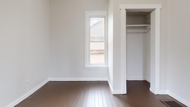 Building Photo - 1408 Maple Ave NE