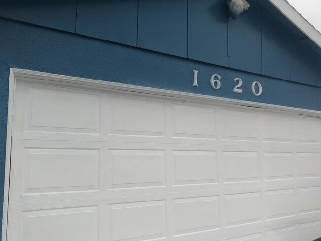 Building Photo - 1620 Nelson Dr