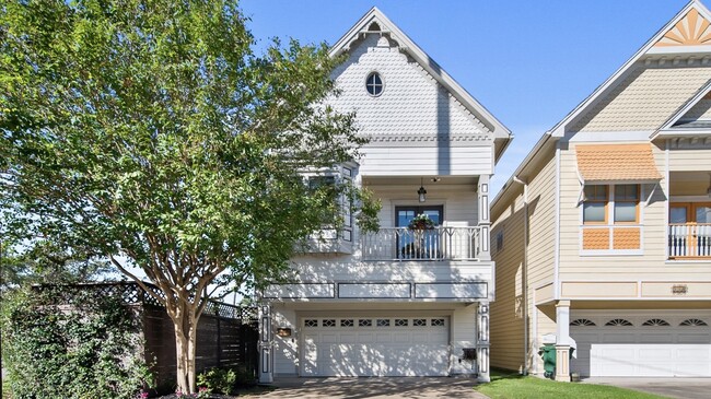 Building Photo - 117 W 13th St